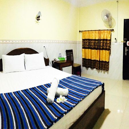 First Hotel Баттамбанг Экстерьер фото