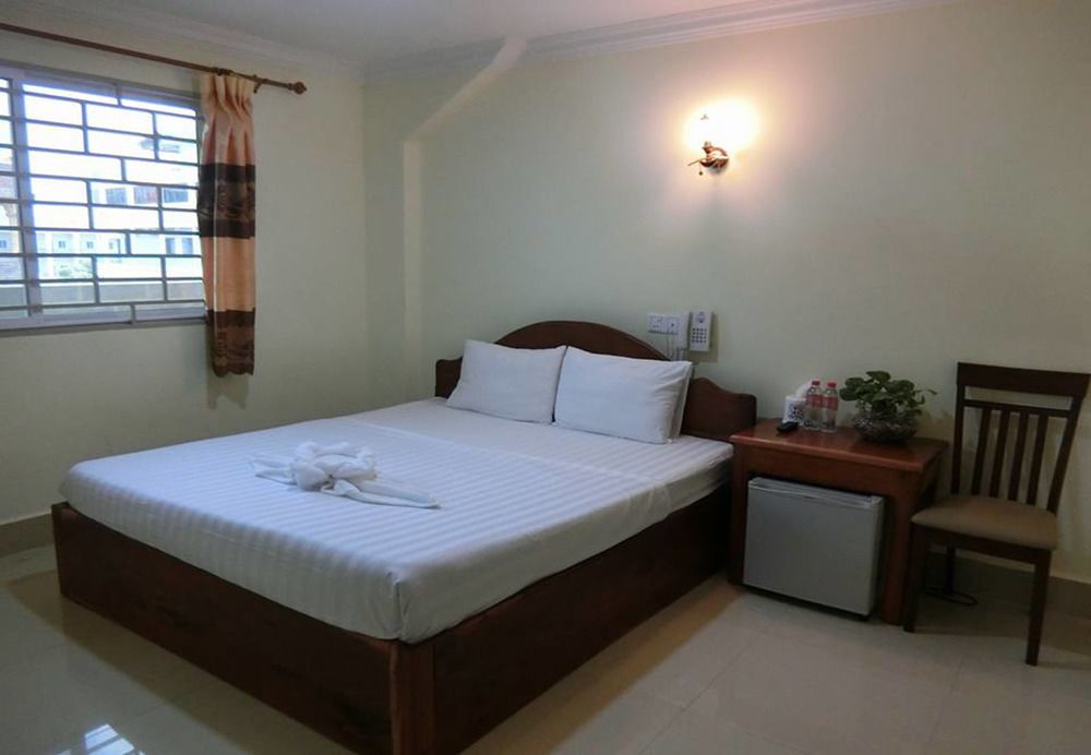 First Hotel Баттамбанг Экстерьер фото