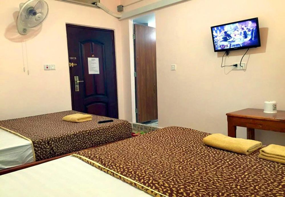 First Hotel Баттамбанг Экстерьер фото