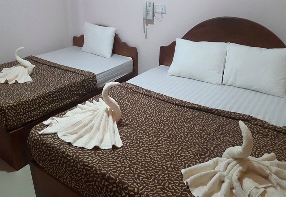 First Hotel Баттамбанг Экстерьер фото