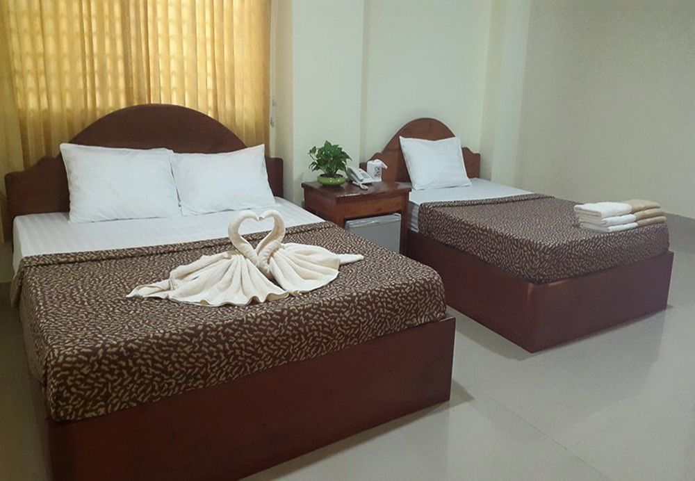 First Hotel Баттамбанг Экстерьер фото