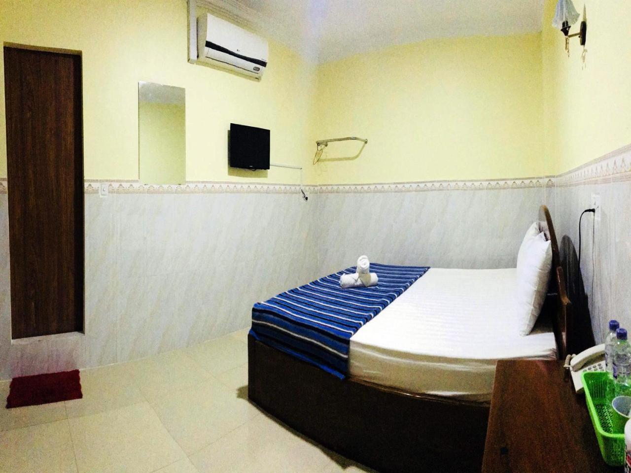 First Hotel Баттамбанг Экстерьер фото